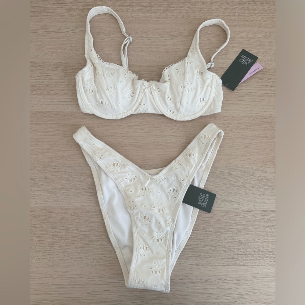 NWT Wild Fable Cream Bikini Seashell Design - Top size XS & Bottoms size small